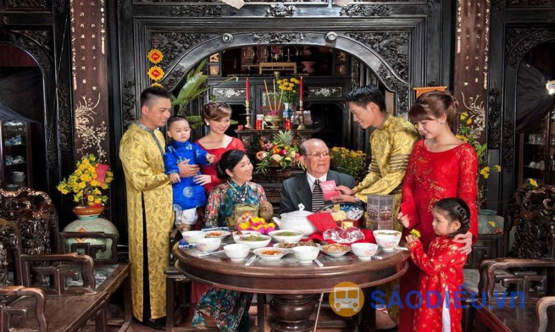 Không chỉ đơn thuần là cúng ông bà, Tết còn mang trong mình ý nghĩa tôn vinh truyền thống và văn hóa của dân tộc. Với những nét đẹp truyền thống và văn hóa độc đáo, Tết cổ truyền sẽ tiếp tục trở thành một nguồn cảm hứng cho người Việt Nam trong việc bảo tồn và phát triển văn hoá dân tộc.